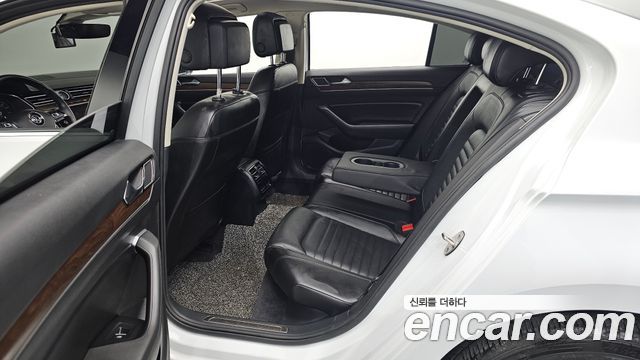 Volkswagen Passat 2018 — photo 11