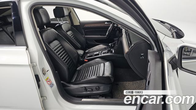 Volkswagen Passat 2018 — photo 12