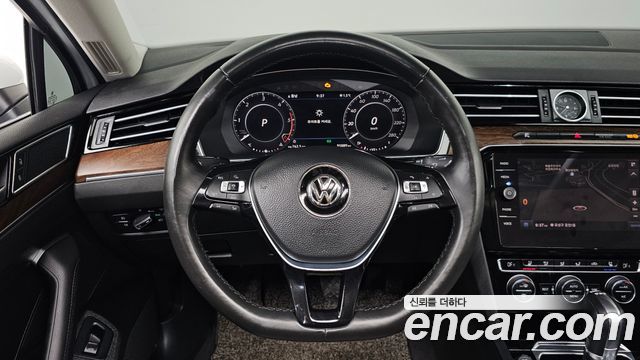 Volkswagen Passat 2018 — photo 15