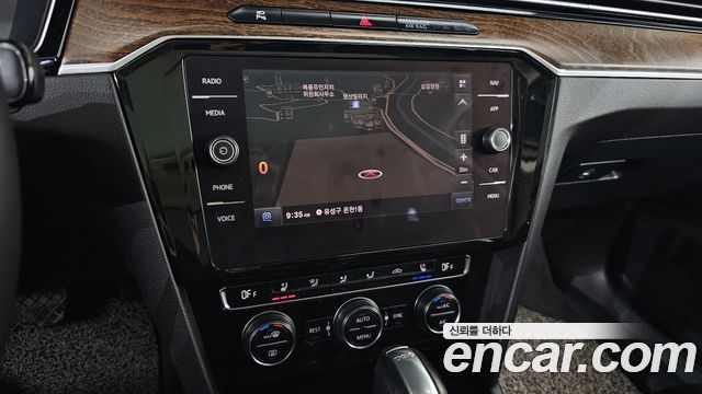 Volkswagen Passat 2018 — photo 16