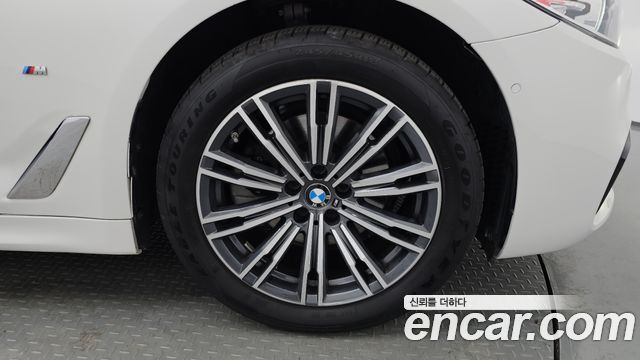 BMW 5-Series 2018 — photo 5