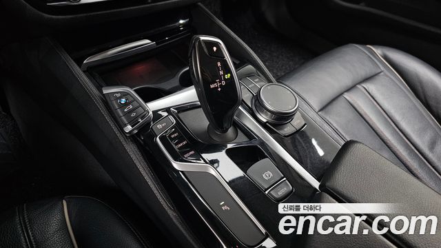 BMW 5-Series 2018 — photo 9