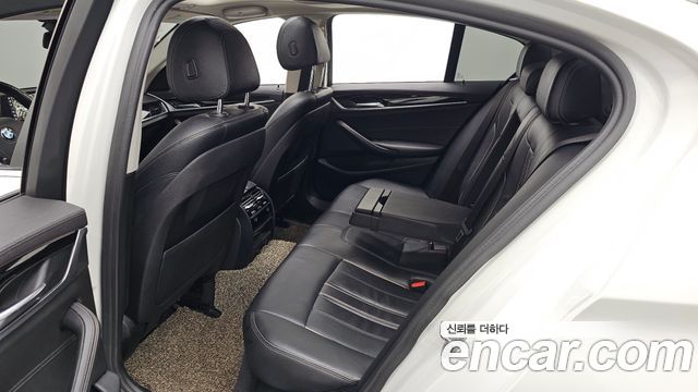 BMW 5-Series 2018 — photo 12