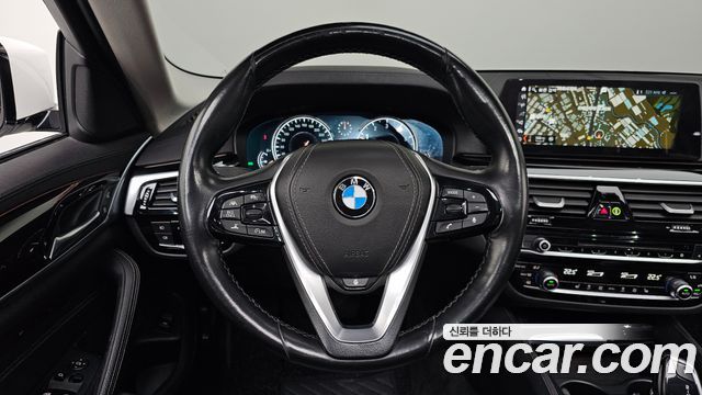 BMW 5-Series 2018 — photo 13
