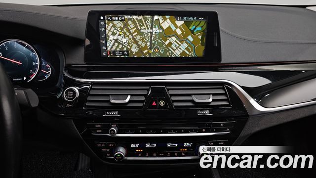 BMW 5-Series 2018 — photo 14