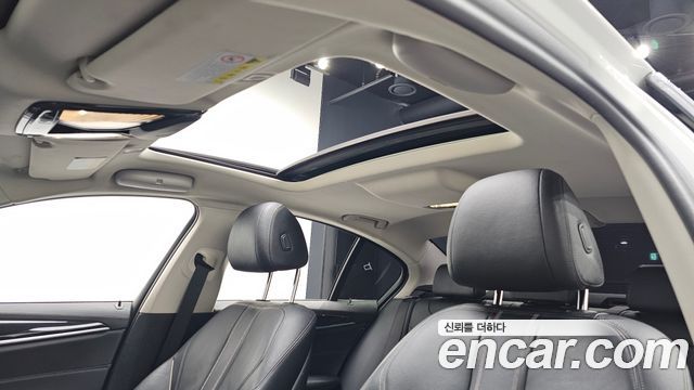 BMW 5-Series 2018 — photo 20