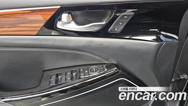 Kia K7 2016 — photo 17