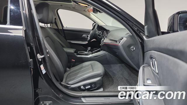 BMW 3-Series 2020 — photo 11