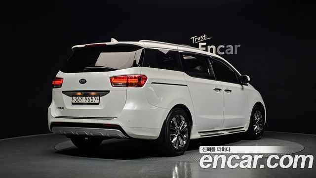 Kia Canival 2018 — photo 2