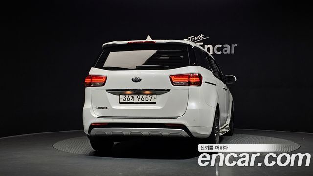 Kia Canival 2018 — photo 4