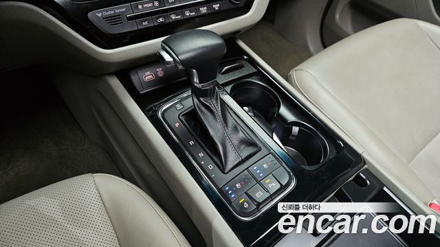 Kia Canival 2018 — photo 9
