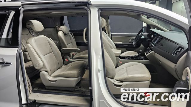 Kia Canival 2018 — photo 10
