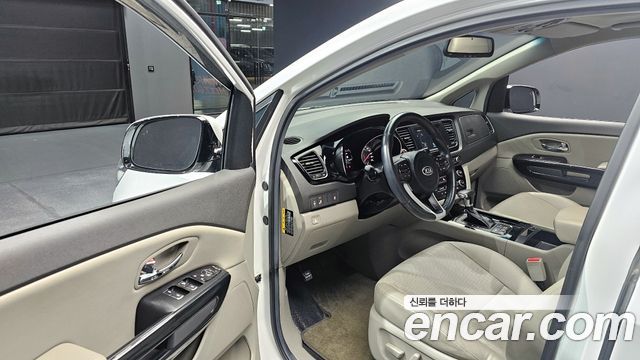 Kia Canival 2018 — photo 11