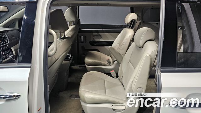 Kia Canival 2018 — photo 12