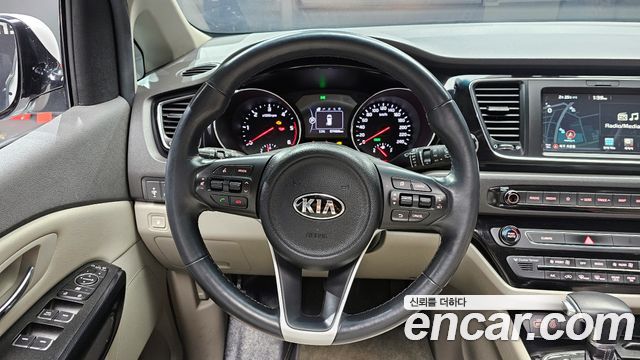 Kia Canival 2018 — photo 13