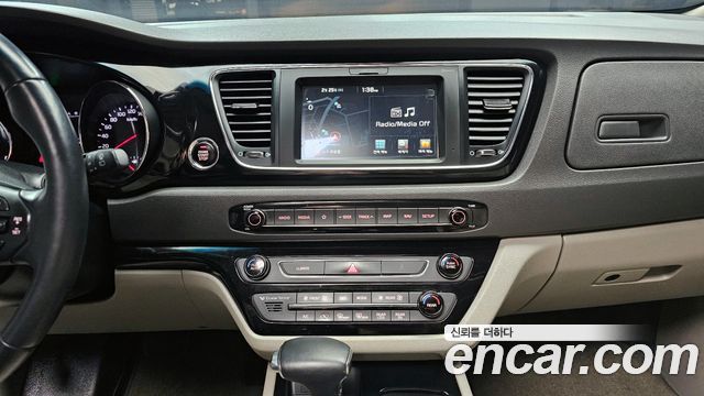 Kia Canival 2018 — photo 14