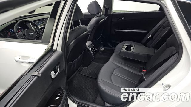 Kia K5 2016 — photo 11