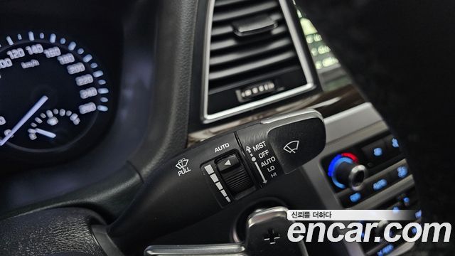 Genesis G80 2017 — photo 17