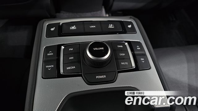 Genesis G80 2017 — photo 18