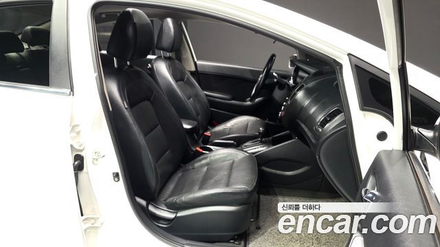 Kia K3 2015 — photo 10