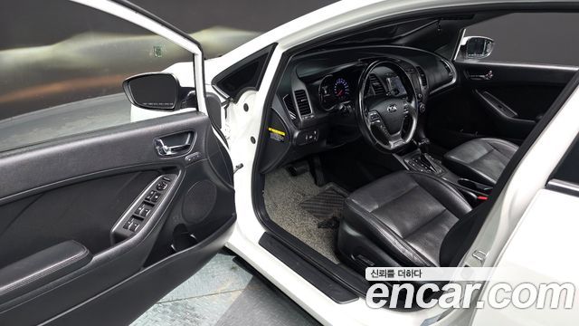 Kia K3 2015 — photo 11