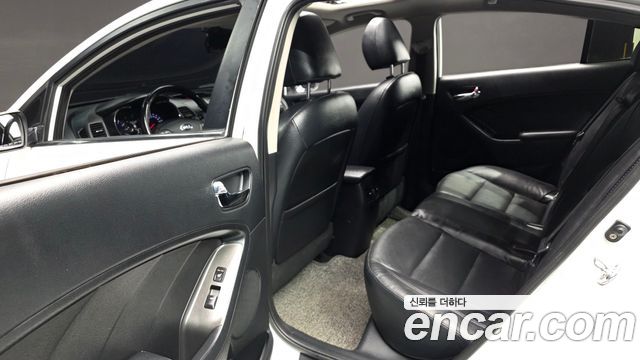 Kia K3 2015 — photo 12