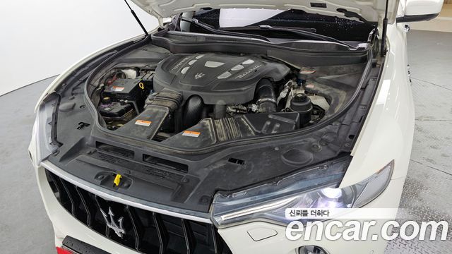 Maserati Levante 2017 — photo 6