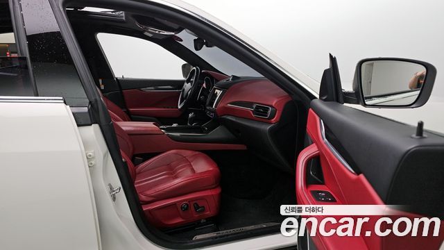 Maserati Levante 2017 — photo 18