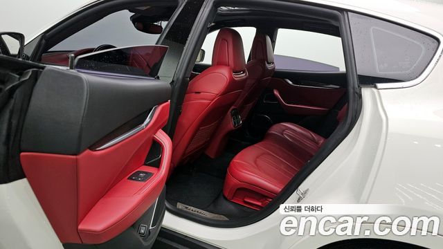 Maserati Levante 2017 — photo 19
