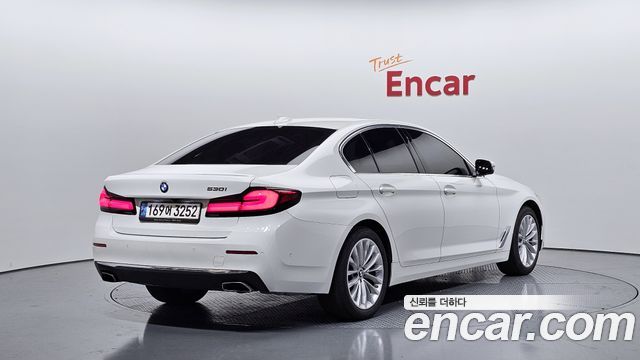 BMW 5-Series 2021 — photo 2