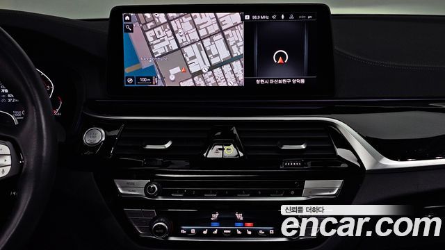 BMW 5-Series 2021 — photo 14