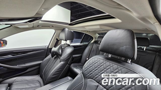 BMW 5-Series 2021 — photo 18