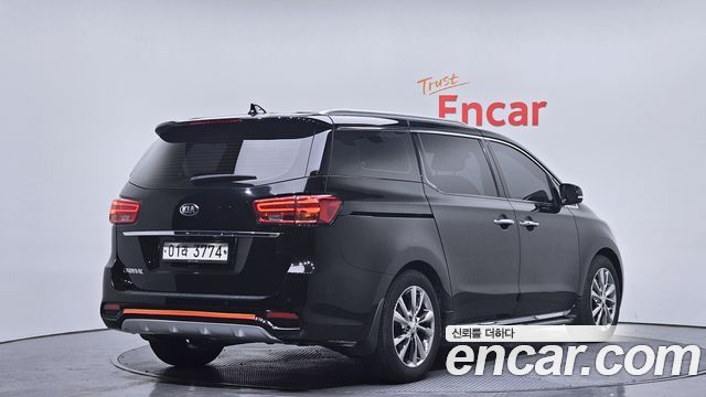 Kia Canival 2019 — photo 2