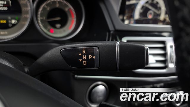 Mercedes-Benz E-Class 2015 — photo 9