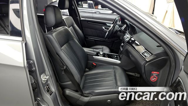 Mercedes-Benz E-Class 2015 — photo 11