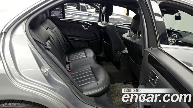 Mercedes-Benz E-Class 2015 — photo 12