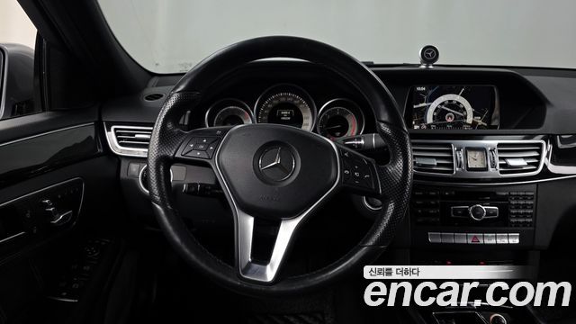 Mercedes-Benz E-Class 2015 — photo 13