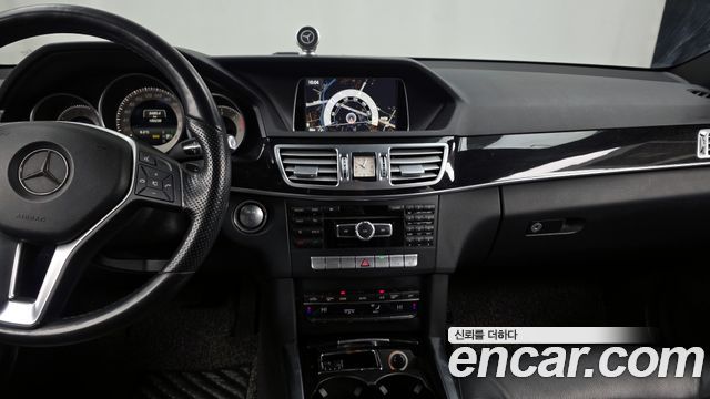 Mercedes-Benz E-Class 2015 — photo 14