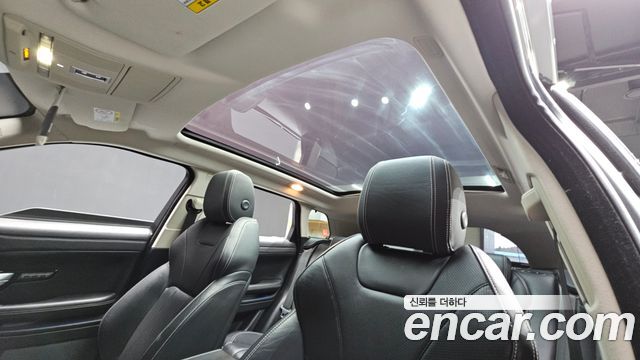 Land Rover Range Rover Evoque 2018 — photo 18