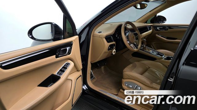 Porsche Macan 2015 — photo 10