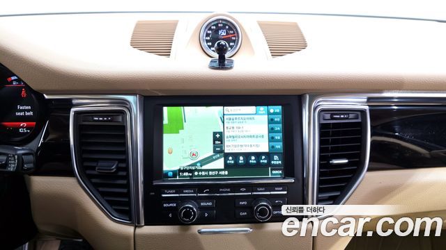 Porsche Macan 2015 — photo 14