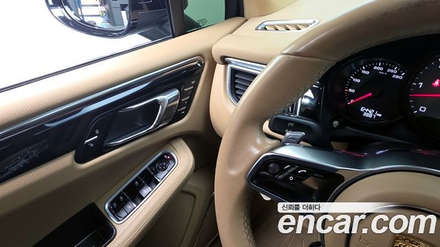 Porsche Macan 2015 — photo 17