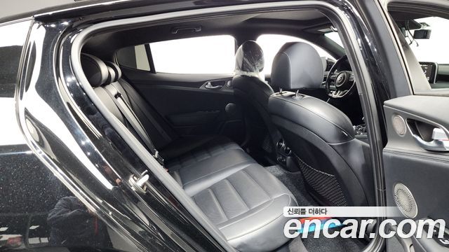 Kia Stinger 2018 — photo 12