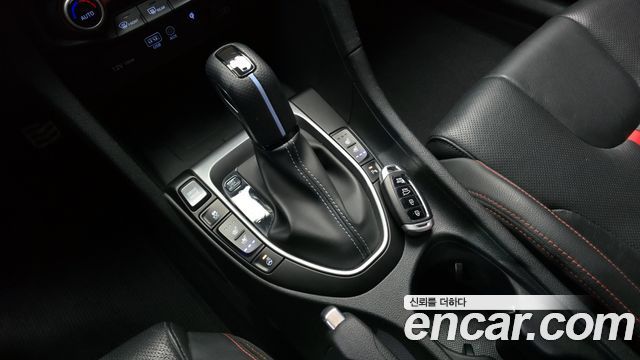 Hyundai Veloster 2018 — photo 9