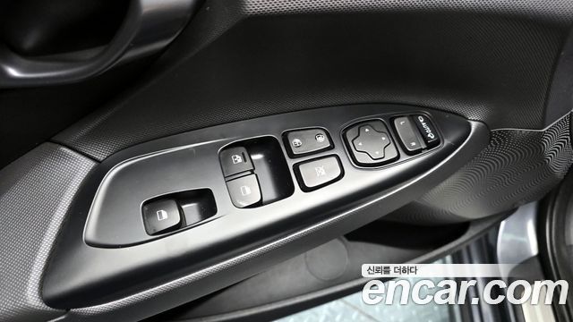 Hyundai Veloster 2018 — photo 17
