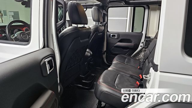 Jeep Wrangler 2021 — photo 11