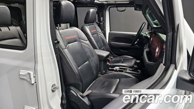 Jeep Wrangler 2021 — photo 12