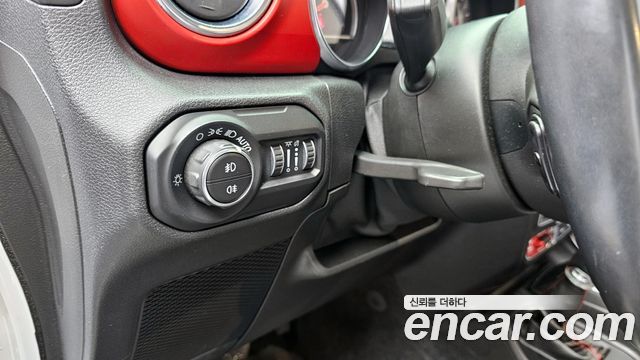 Jeep Wrangler 2021 — photo 14
