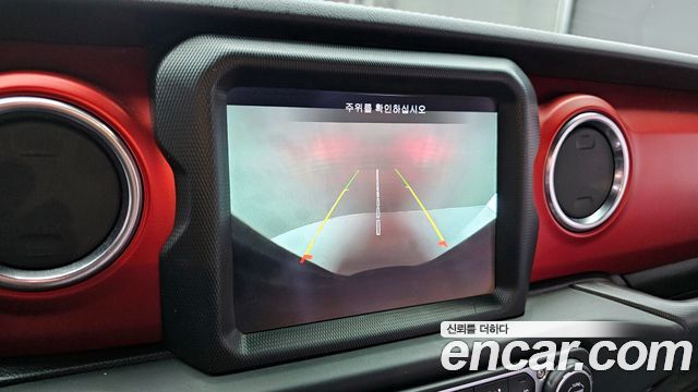 Jeep Wrangler 2021 — photo 15