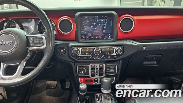 Jeep Wrangler 2021 — photo 18